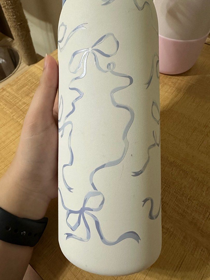 Owala Tied and True 32oz with free generic boot (Category: Water Bottles & Tumblers) located in Quezon City. Submitted by anabtriz (Listing ID 1392579685, Image 3). Description: ORIGINAL Owala Tied and True 32oz 🎀 Bought from trust worthy online reseller for ₱4,295 -Insulation still works -One dent on the bottom, but it’s not deep enough that it dented the inside. Can easily be concealed by the boot -A few minor scratches -FREE generic blue boot