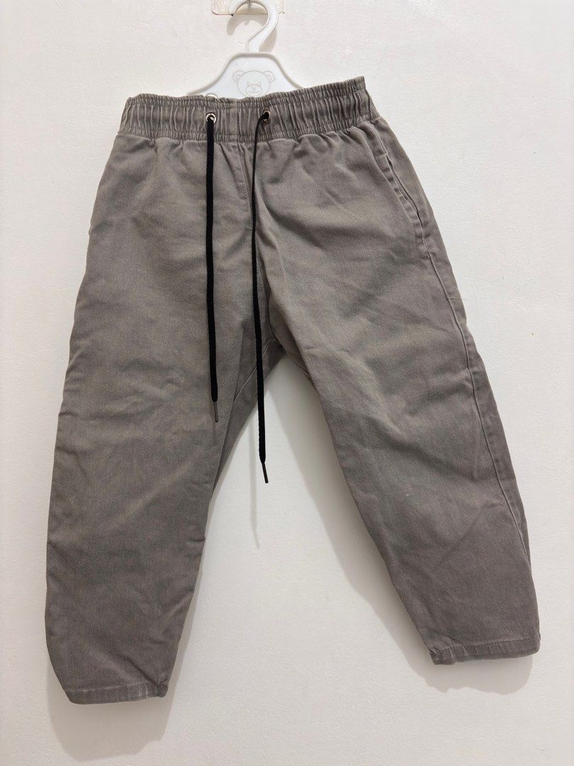 Pants for Kids 3-5 years old (Category: Babies & Kids Fashion) located in Quezon City. Submitted by thezzzagm (Listing ID 1392671157, Image 1). Description: Pants for Kids (Boy) -Good as new -Fit to 3-5 years old (Stretchable) -Rfs: Decluttering, bitin na sa son ko -Size: check the photos Loc: SM Fairview Buyer will shoulder the SF Courier: Grab/Lalamove/Gogo Express.