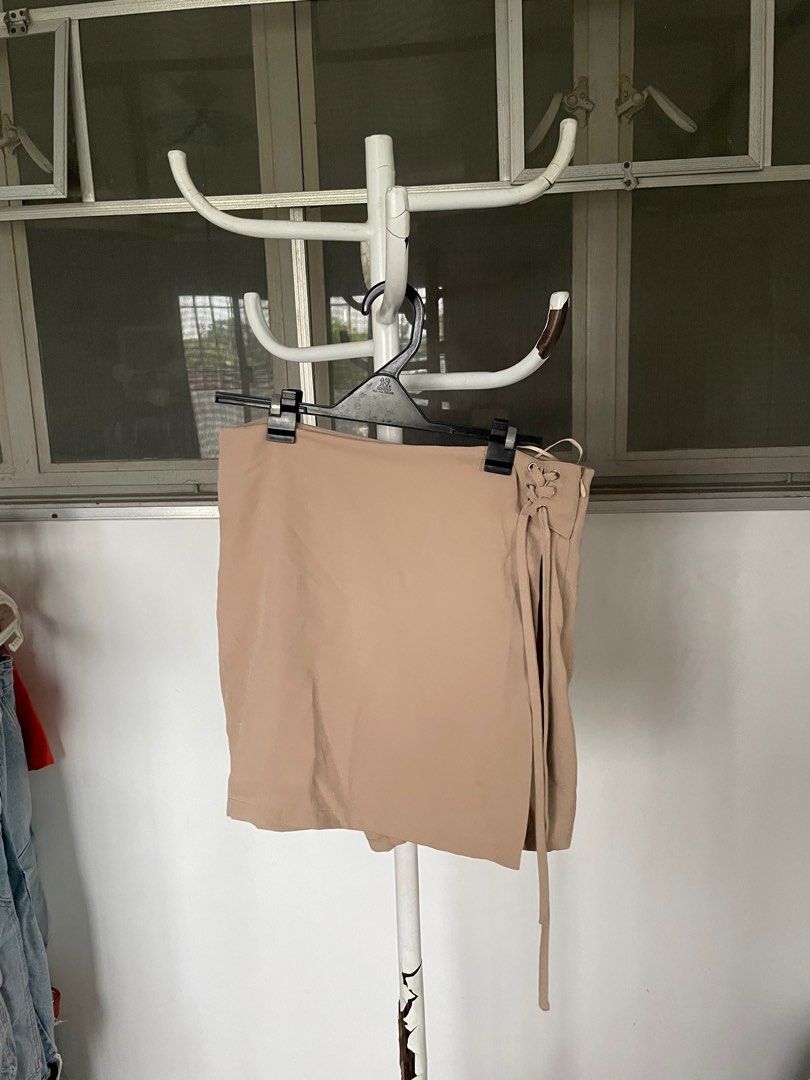 Pomelo Brown Overlap Skort (Category: Skirts) located in Manila. Submitted by azishops (Listing ID 1392573832, Image 2). Description: Bought for 700 in the nirvanacollective pop up Used only once .