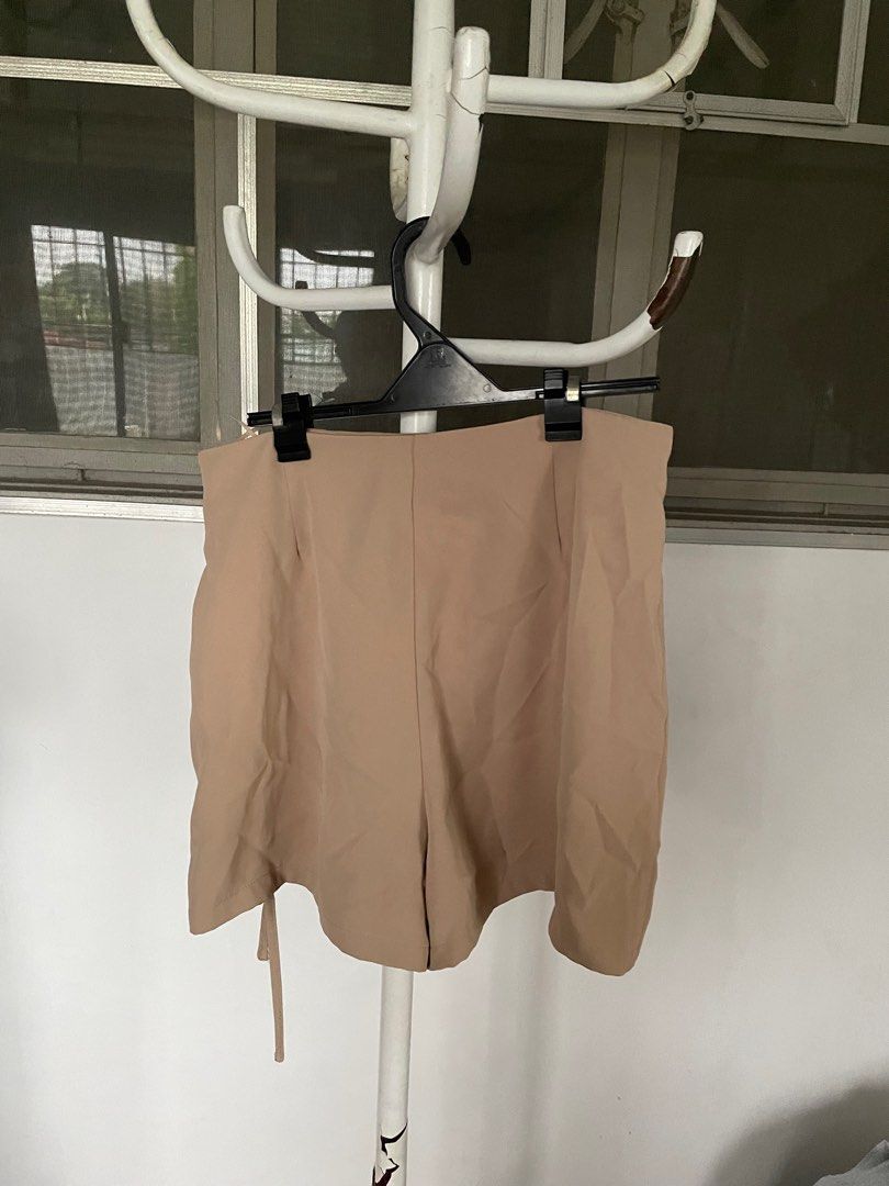 Pomelo Brown Overlap Skort (Category: Skirts) located in Manila. Submitted by azishops (Listing ID 1392573832, Image 3). Description: Bought for 700 in the nirvanacollective pop up Used only once .