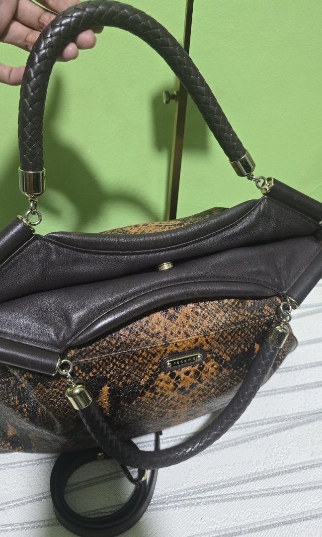 Preloved RENOMA (Category: Luxury Bags & Wallets) located in Quezon City. Submitted by mbpreloved65 (Listing ID 1392538931, Image 3). Description: .