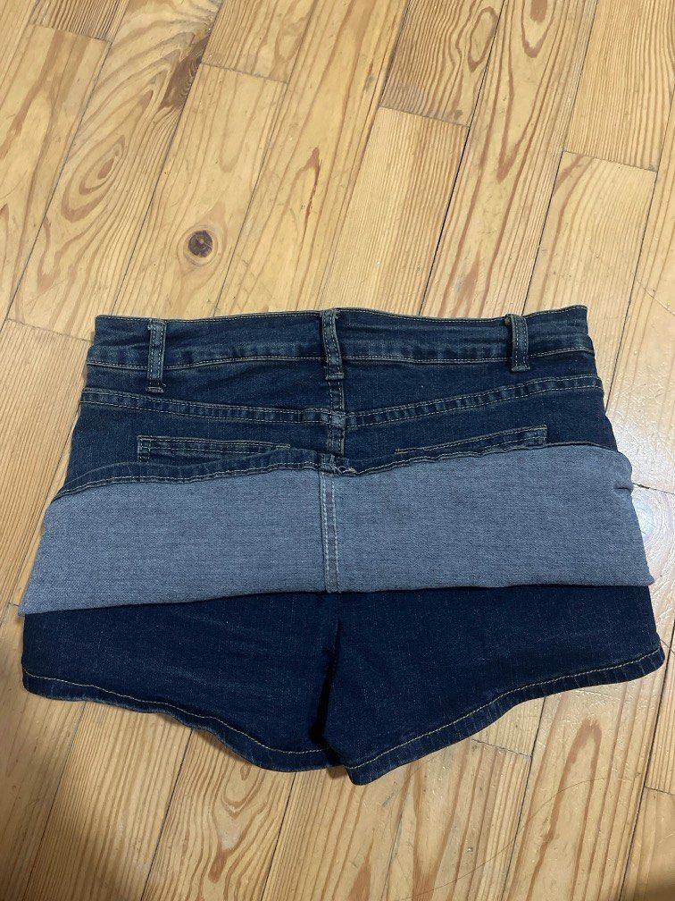 Retro Denim Skirt - Navy Blue (Category: Skirts) located in Bustos. Submitted by kyeehy (Listing ID 1392629343, Image 3). Description: RFS - Too small and barely used. Bought from TaoBao. Orig Price - 450 Stretchable waist line (fit for S-M).