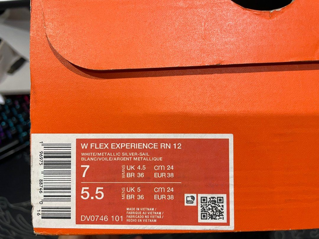 RUSH SALE nike flex experience run 12 (Category: Sneakers) located in Manila. Submitted by k_ceee (Listing ID 1392610882, Image 2). Description: size 7 like new only worn twice still nego original bought in nike store 3,590 orig price rfs: d nagagamit (d mahilig sa running shoes).