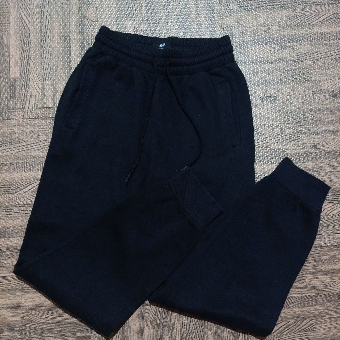 SALE‼️🌸H&M Sweatpants (Category: Other Bottoms) located in Cebu City. Submitted by thriftyssential (Listing ID 1392600625, Image 1). Description: SALE‼️🌸H&M Sweatpants 🔸Size: XS on tag (waistline: 24-26 inches// length: 36 inches) 🔸 Condition: in good condition, no flaws. Color is still super black 🔸 PHP 199only✨ FIXED ‼️FIXED PRICE FOR ITEMS ON SALE‼️ 🔸 Color may vary due to lighting 🔸 Personal preloved 🔸 No when worn photos 🔸Ready to u