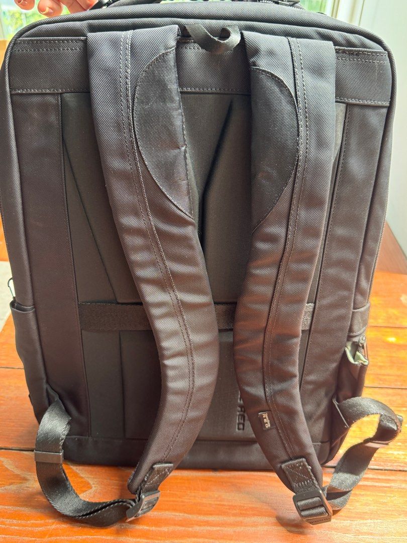 Samsonite backpack (Category: Backpacks) located in Singapore. Submitted by abhimanyug807 (Listing ID 1392520521, Image 1). Description: Samsonite office backpack, in good condition, good for office and general use, sturdy materials. .
