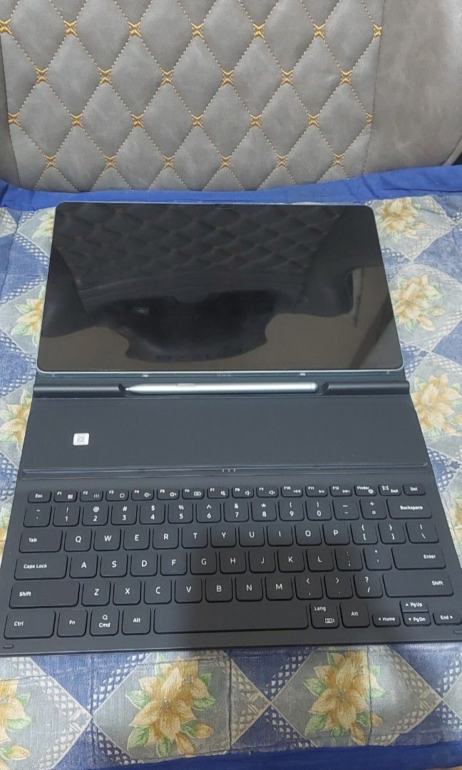 Samsung Galaxy Tab S7 FE with keyboard cover (Category: Android) located in Quezon City. Submitted by Lewis3 (Listing ID 1392567306, Image 2). Description: Used few times only. NO charger included. comes with: Spen keyboard cover contacts 09278343517 09164253732.