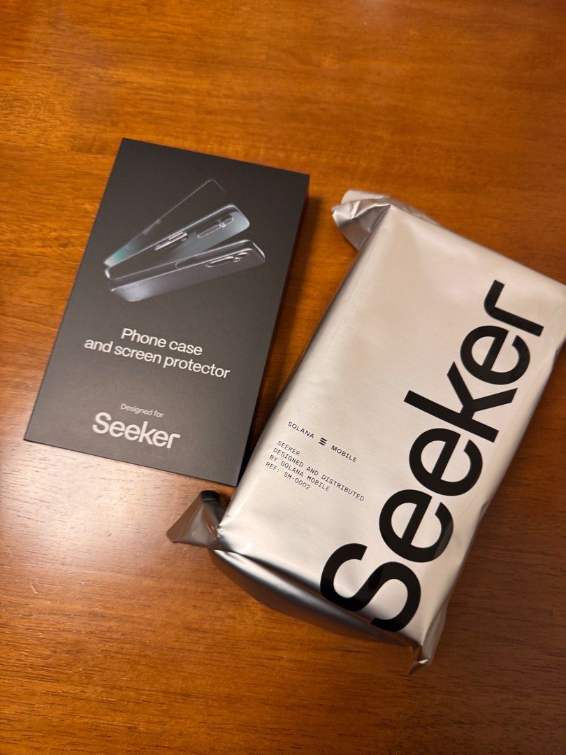 unbox] Solana Seeker Phone + Case & Screen Protector, 手提電話, 電話及其他裝置配件,  手機套及手機殻- Carousell