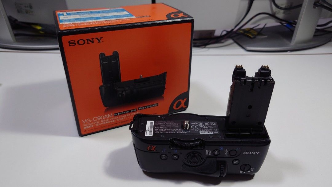 Sony A-900 Vertical Grip VG-C90AM (Category: Other Photography Accessories) located in Makati City. Submitted by ppomidyar (Listing ID 1392580737, Image 2). Description: vertical grip for Sony A-900 body. With Box and manuals.