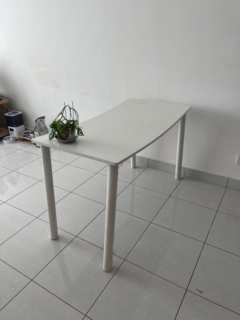 Table (Category: Tables & Sets) located in Kota Bharu. Submitted by lemmau (Listing ID 1392574143, Image 3). Description: .