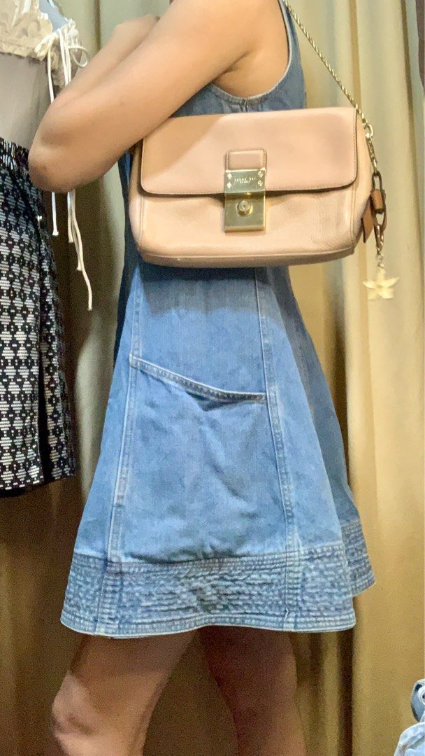 Ted baker kili bag (Category: Luxury Bags & Wallets) located in President Roxas. Submitted by starksandmoon_ii (Listing ID 1392610917, Image 1). Description: Pm For more photos, ni rush ko lang kase mag pic neto since badly needing funds. These are ny personal collections .