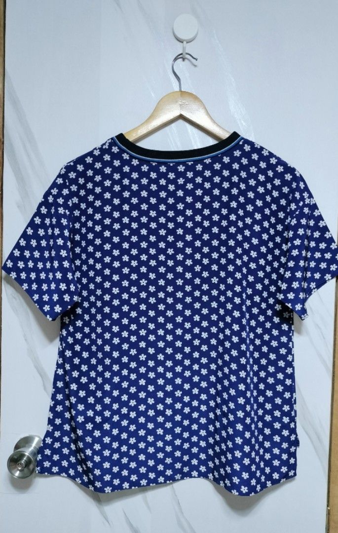 Uniqlo Floral Blue Top (Category: Blouses) located in Manila. Submitted by kctee88 (Listing ID 1392493734, Image 3). Description: .