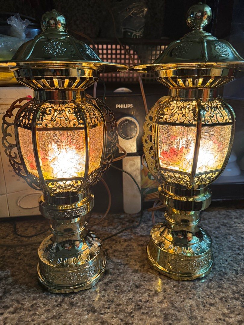 Vintage plastic Rounding working display inside the lamp (Category: Lighting) located in Paranaque City. Submitted by edszz (Listing ID 1392585377, Image 2). Description: Vintage Rounding working display inside the lamp Working 220v No issue.