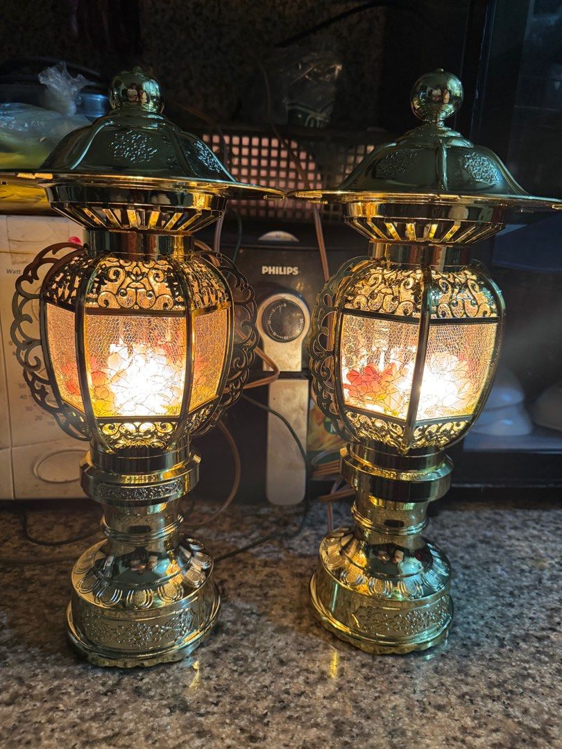 Vintage plastic Rounding working display inside the lamp (Category: Lighting) located in Paranaque City. Submitted by edszz (Listing ID 1392585377, Image 3). Description: Vintage Rounding working display inside the lamp Working 220v No issue.