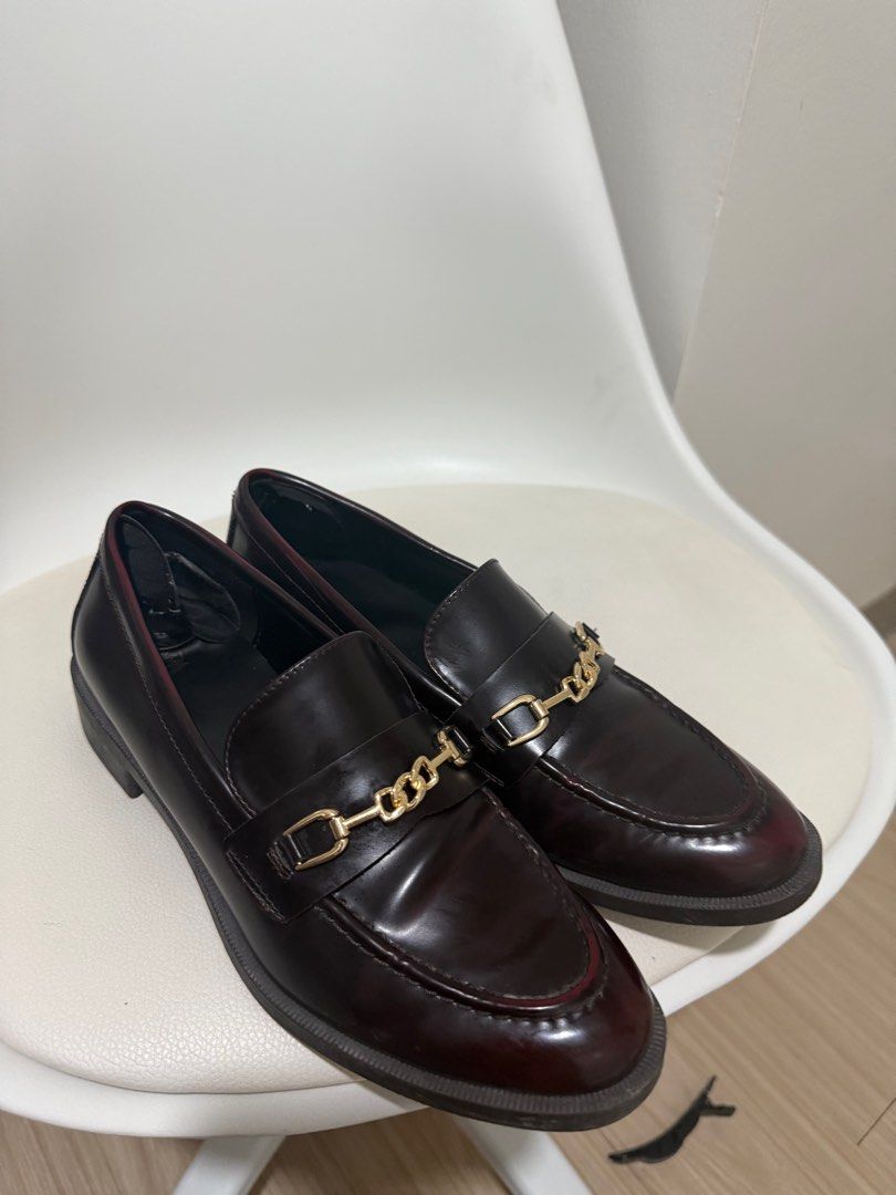 Zara Burgundy Loafers (Category: Loafers) located in Manila. Submitted by happyleiii (Listing ID 1392637718, Image 3). Description: Beautiful color in real life RFS - loafers are not my style pala :(( Might be yours po .