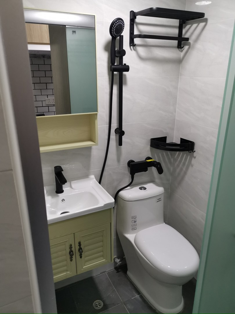 Apartment Split into Two Units64076921284354112