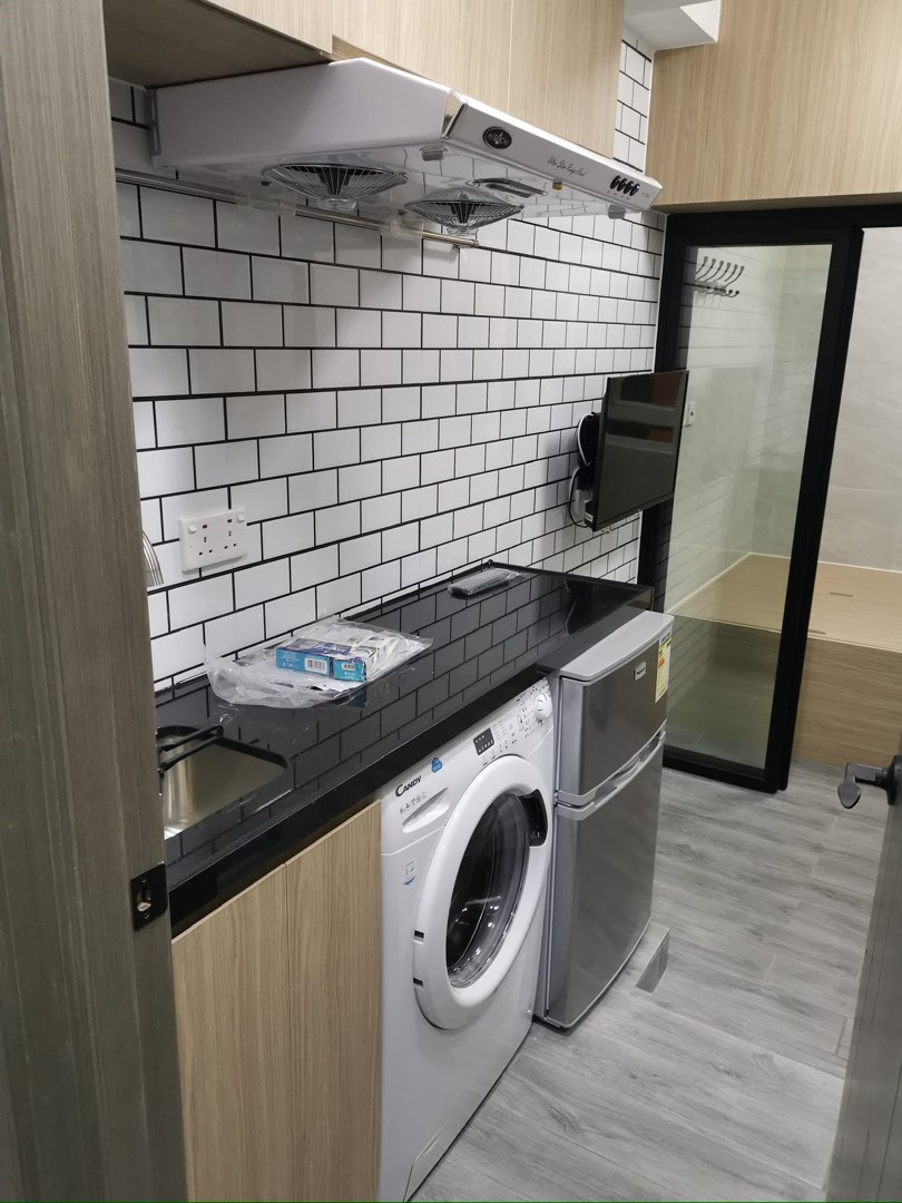 Apartment Split into Two Units64076921284354111