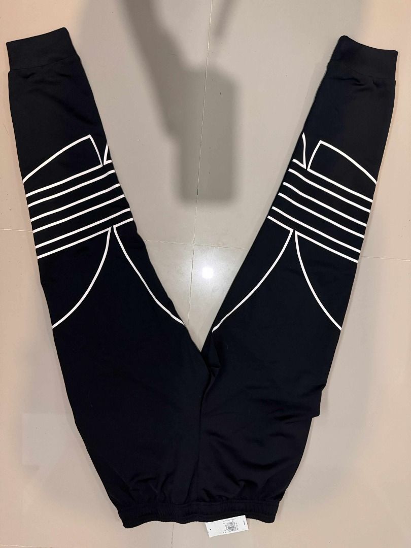 Adidas Classic Logo pants with tag (Category: Other Bottoms) located in Davao. Submitted by bargainbuddies2021 (Listing ID 1392787867, Image 2). Description: Measurement: Length:90 cm,, Waist : 32-44cm BRAND NEW WITH TAG.