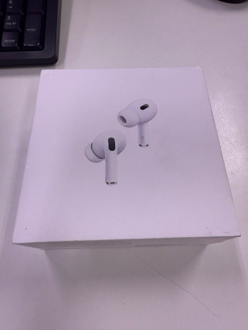 Airpods Pro Gen 2 (type c) (Category: Earphones) located in Angeles City. Submitted by marvinjbm110069 (Listing ID 1392689222, Image 1). Description: 💯Original 💯brand new sealed Rfs.gift for me but i have already one.