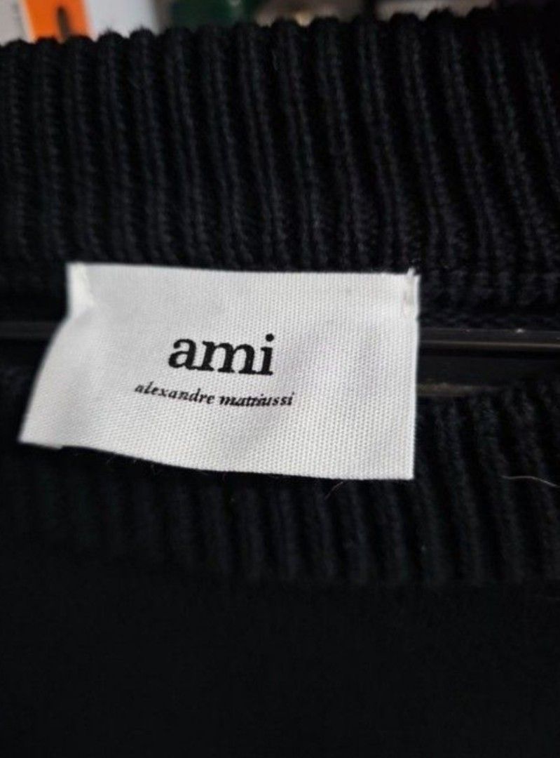Ami Paris Sweater (XL-XXXL frames) (Category: Longsleeves) located in Malolos. Submitted by k.fluffyswan (Listing ID 1392714794, Image 2). Description: Ami Paris Sweater (XL-XXXL frames) rfs: wrong size 🏍 JNT/ LBC/ JRS Shipping (to be shouldered by buyer) 📍Malolos Bulacan MOP : Bank/Gcash.