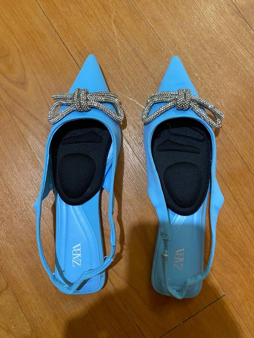 Authentic Zara Flats (Category: Flats & Sandals) located in Panganiban. Submitted by girlinqueue (Listing ID 1392692143, Image 1). Description: What you see is what you get. Size 36 on tag but can fit size 6 or 7 (slim feet) LP posted. RFS: not my size .