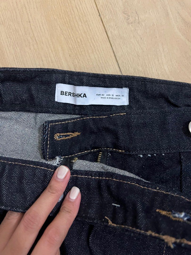 Bershka Denim Skort (Category: Skirts) located in Manila. Submitted by ccccccc08 (Listing ID 1392830279, Image 2). Description: .