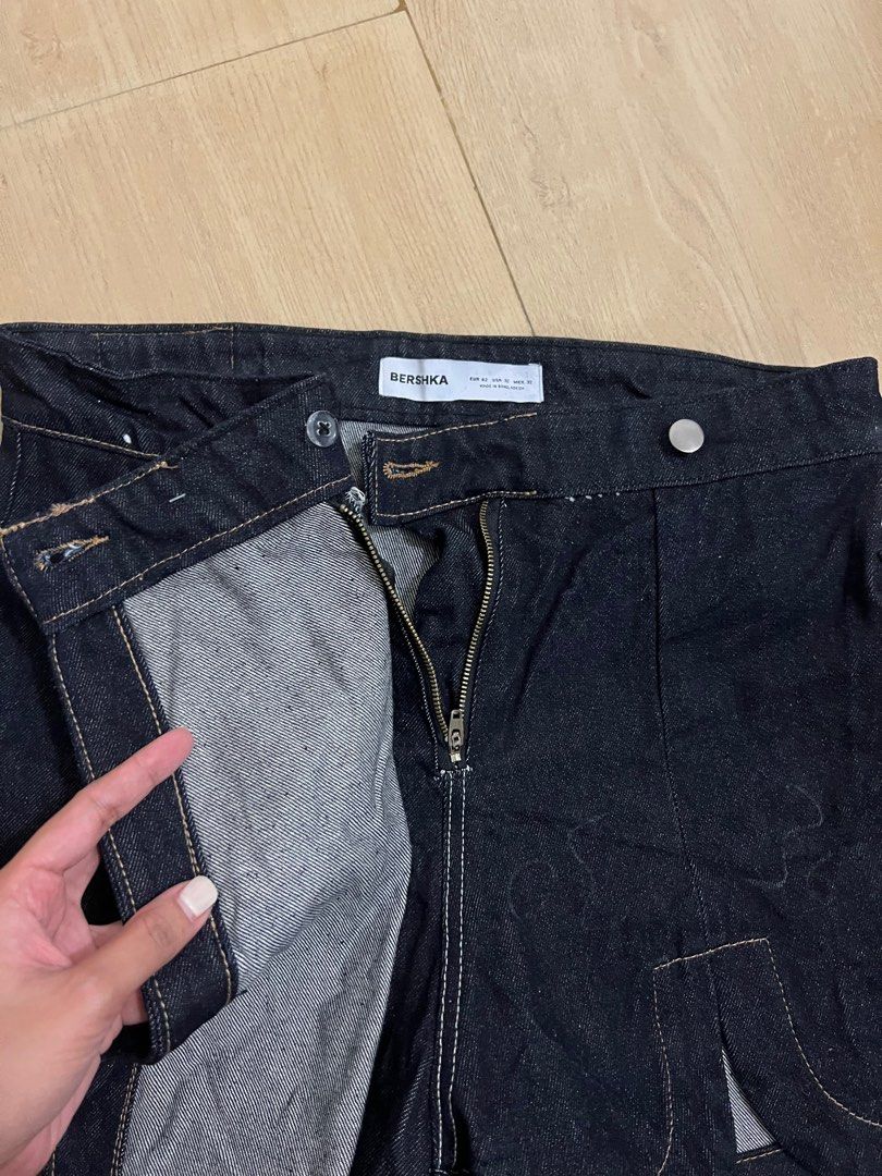 Bershka Denim Skort (Category: Skirts) located in Manila. Submitted by ccccccc08 (Listing ID 1392830279, Image 3). Description: .