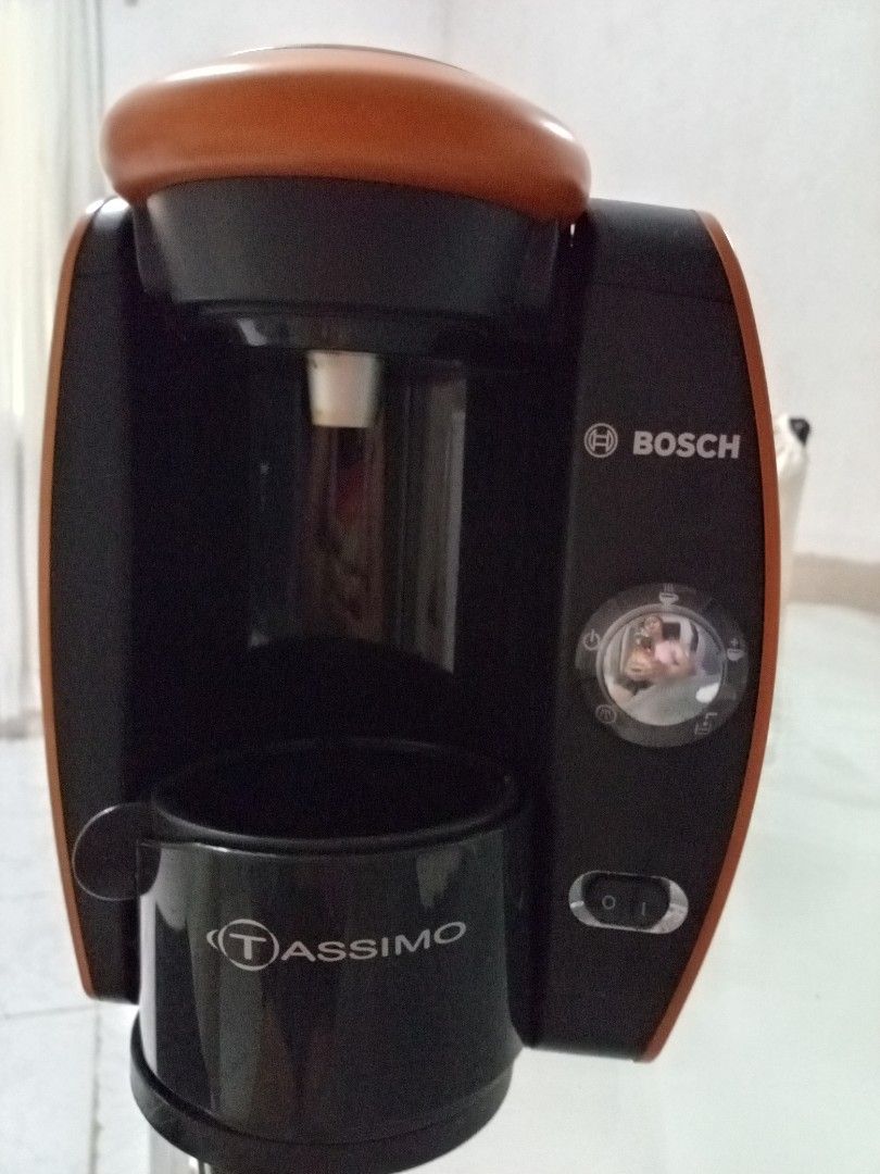Bosch Tassimo Capsule Coffee Machine (Category: Coffee Machines & Makers) located in Pasig City. Submitted by karenrules (Listing ID 1392697255, Image 2). Description: Pasalubong from Paris France.. Just tried once. This is our extra coffee machine so I decided to sell than being stocked..