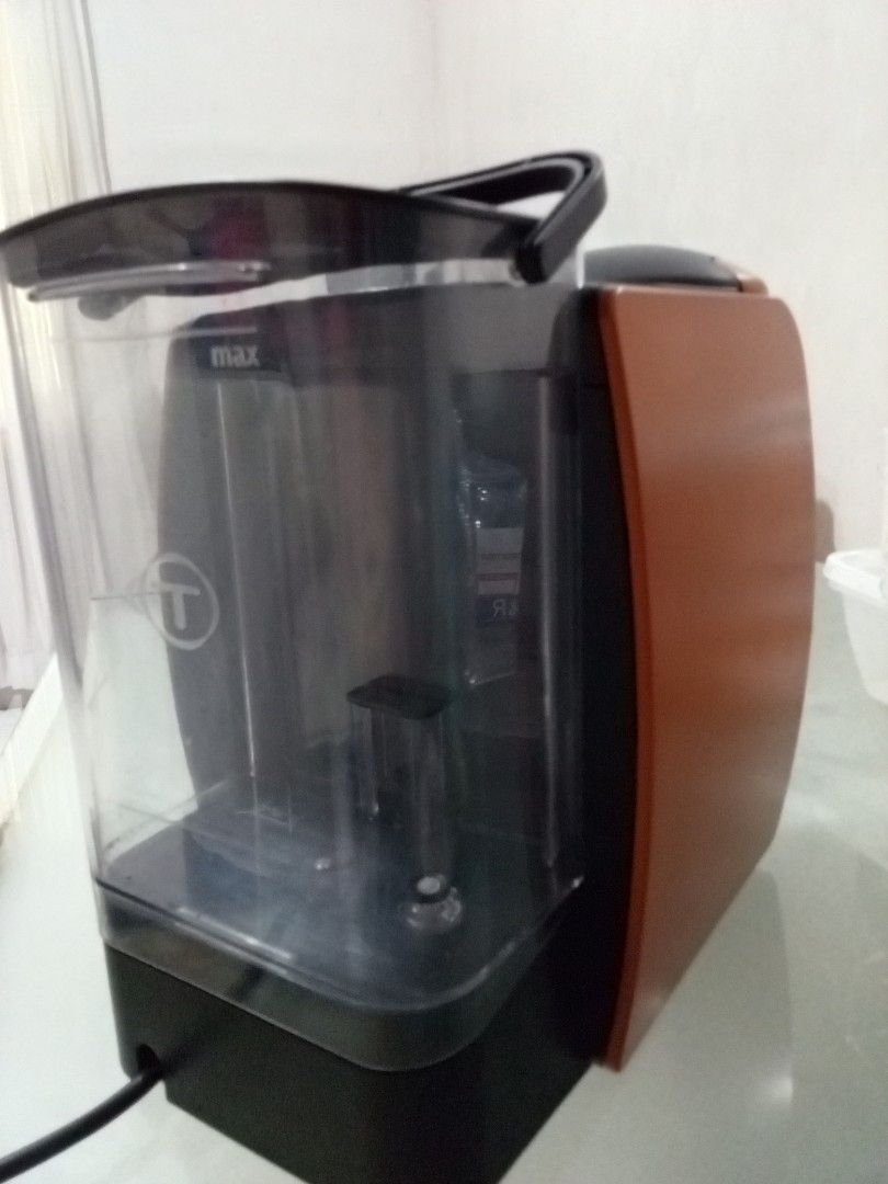 Bosch Tassimo Capsule Coffee Machine (Category: Coffee Machines & Makers) located in Pasig City. Submitted by karenrules (Listing ID 1392697255, Image 3). Description: Pasalubong from Paris France.. Just tried once. This is our extra coffee machine so I decided to sell than being stocked..