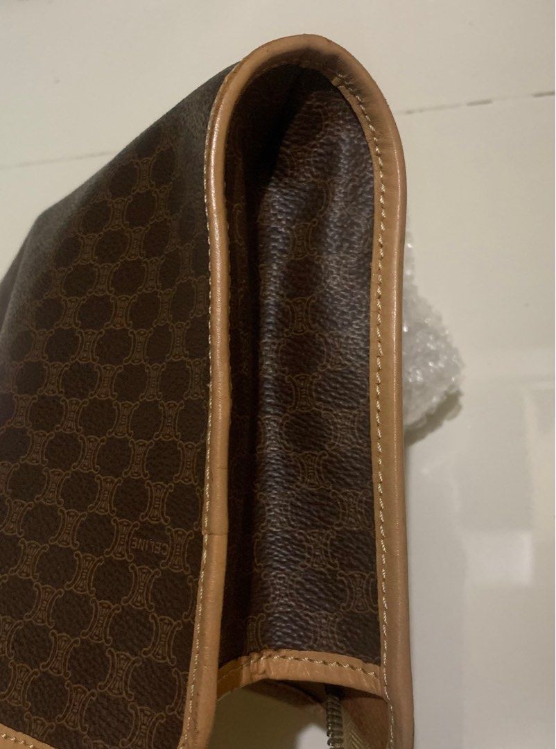 Celine clutch bag (Category: Luxury Bags & Wallets) located in Quezon City. Submitted by ncjnc (Listing ID 1392817839, Image 3). Description: .