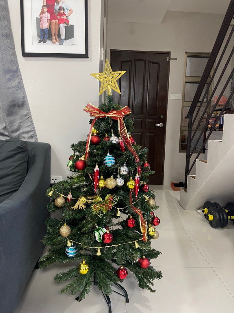 Christmas Tree 3ft-4ft (Decors not included) (Category: Artificial Plants & Flowers) located in San Fernando. Submitted by naomigfran (Listing ID 1392869379, Image 1). Description: Bought from SM Dept store Very good condition Rfs: no longer used.