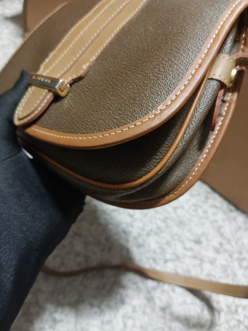 crossbody (Category: Luxury Bags & Wallets) located in Digos. Submitted by chihanu (Listing ID 1392714930, Image 3). Description: In good condition though its vintage the leather is still in pristine condition. mini sling up to 18 cm🎯🎯.