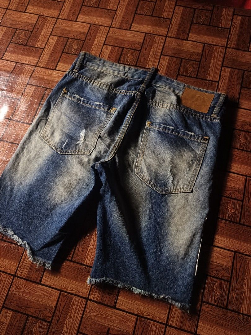 DSQUARED² / Men's Distressed Denim Short (Category: Shorts) located in Naga. Submitted by randomclothes7 (Listing ID 1392845650, Image 2). Description: DSQUARED² - Men's Distressed Denim Short Waist: 36 Length: 21 Hem (leg opening): 9 Color rate : 9.5/10 Excellent Condition Issue : none / need wash 950 + sf Actual color may slightly vary due to lighting Location: Bicol Naga City 💵 MOP: Gcash only (payment first) 🚛 courier : J&T Express.