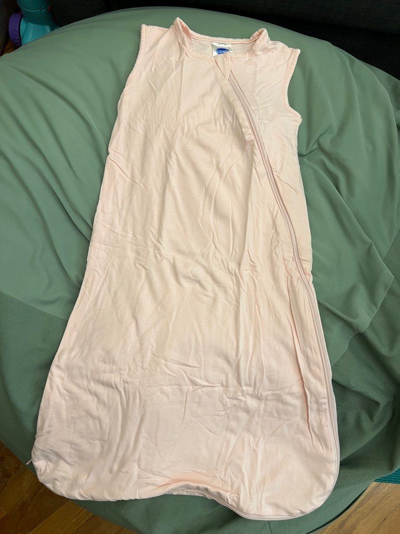 Enfant Bamboo Sleep Sack (Category: Other Baby Bathing & Changing Needs) located in Makati City. Submitted by gwumpygirl (Listing ID 1392861011, Image 1). Description: Enfant Bamboo Sleep Sack Super soft material! :) Color: Pink Size: 6-12m.