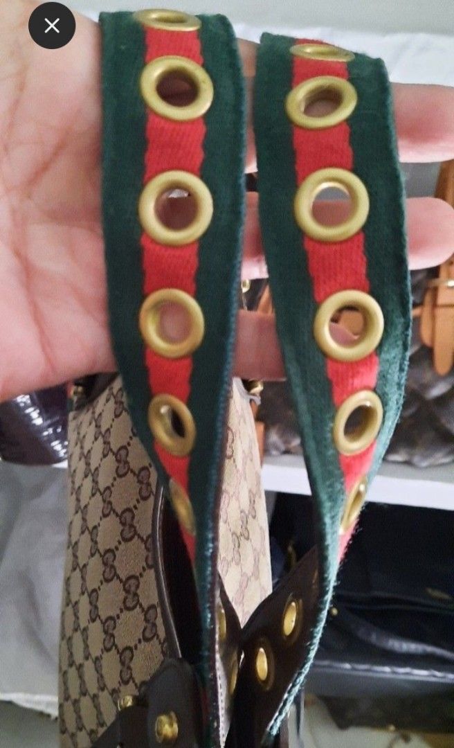 GUCCI TOTE BAG (Category: Luxury Bags & Wallets) located in Manila. Submitted by johnchel (Listing ID 1392869375, Image 2). Description: pre-owned good condition canvas.