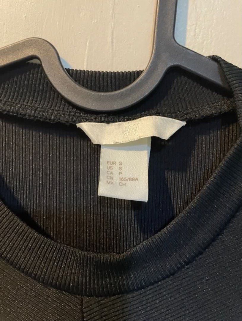H&M body con black dress (Category: Dresses) located in Caloocan City. Submitted by theresedolor (Listing ID 1392787902, Image 3). Description: .