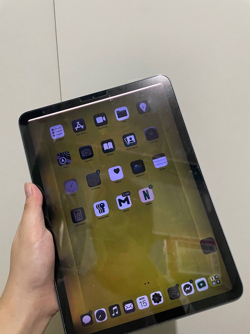 IPAD AIR 4TH GEN 64 GB (READ DESCRIPTION) (Category: iPad) located in Malvar. Submitted by rhettsantiago9 (Listing ID 1392759967, Image 2). Description: IPAD AIR 4TH GEN 64 GB ISSUE: LCD AND MEDYO BENT IT REALLY NEEDS TO REPLACE THE LCD KASI MEDYO OPEN NA YUNG SIDE I’VE INQUIRED THIS BEFORE PERO THRU MESSAGE LANG SO NOT SURE DIN TALAGA, SO KAYO NA LANG MAGPACHECK SA MGA WILLING BUMILI GUMAGANA PA PO PERO DARK NA YUNG SCREEN HIRAP NA MAKITA SO I S