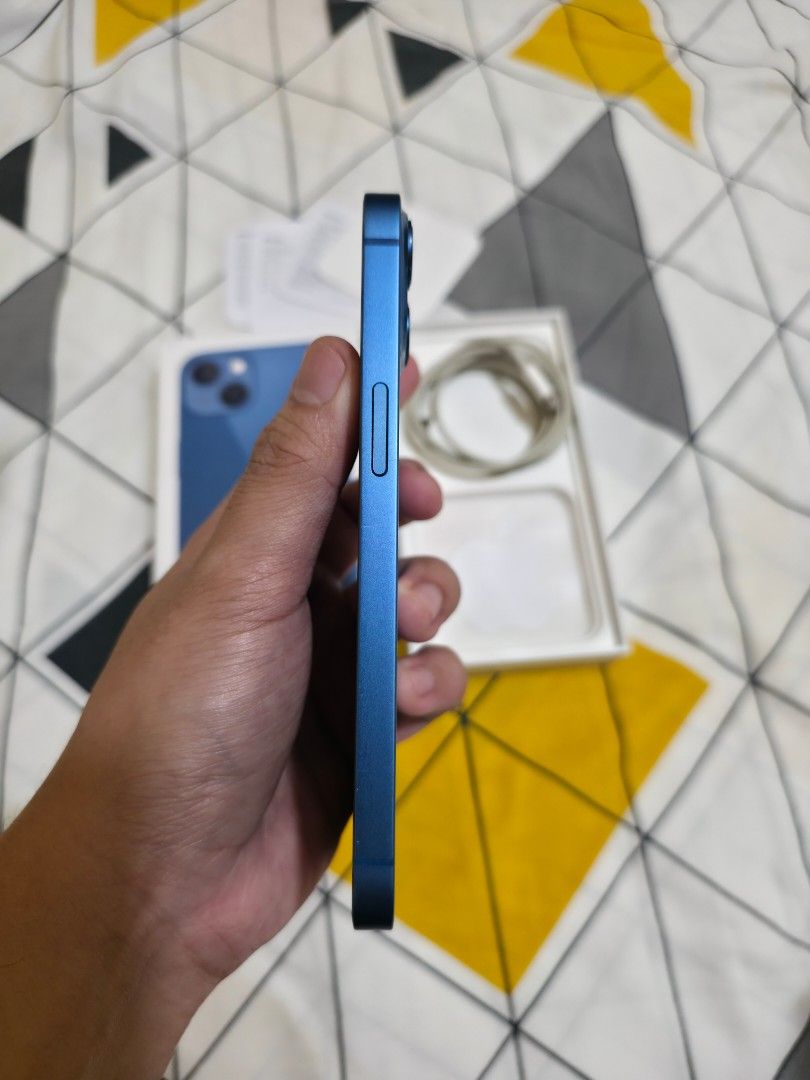Iphone 13 128gb Slightly Used Sierra Blue (Category: iPhone 13 Series) located in Manila. Submitted by APPLEGOALS (Listing ID 1392797591, Image 3). Description: For sale iPhone 13 128gb Slightly Used open for meet up pick up or lalamove 📌128gb 📌90% battery health 📌no icloud issue 📌no history of repair 📌no sim restrictions 📌factory unlocked Mininal issue: slight dents left side near volume button Inclusions 📌Original cable from unit 📌5 fre