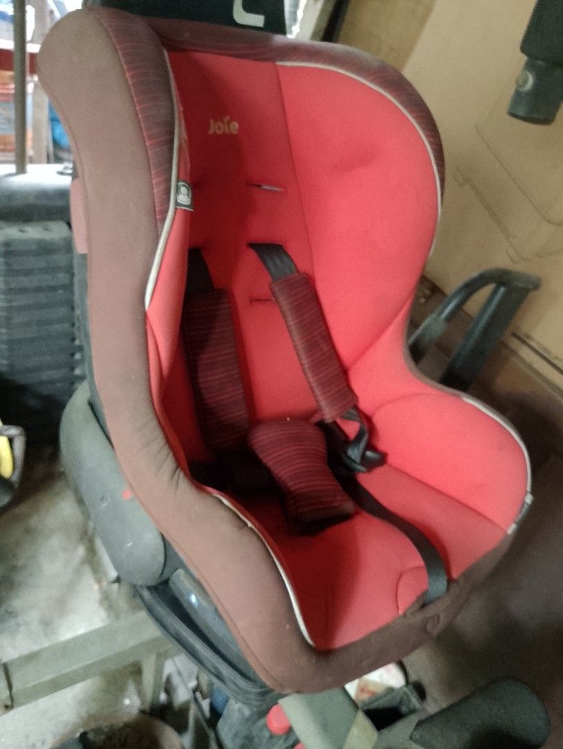 Joie red car seat (Category: Car Seats) located in Pasig City. Submitted by zealocean.f6f0da (Listing ID 1392764460, Image 3). Description: good condition sandali lang nagamit. madumi lang dahil natambak sa storage room. walang sira LOCATION: BAGONG ILOG PASIG.