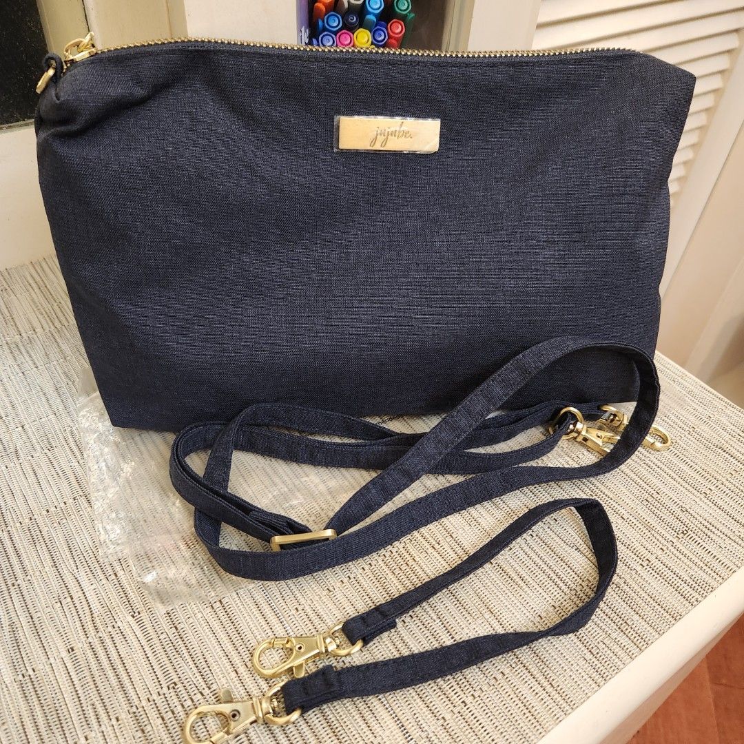 Jujube Chromatics Be Quick in Indigo (Category: Carriers & Slings) located in Paranaque City. Submitted by chesdj (Listing ID 1392700841, Image 1). Description: In great condition, but this one has a tendency to catch on the zipper when empty, so selling low..