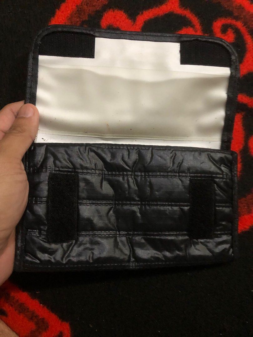 Kenko Lens filter multi pocket layer padded case (Category: Camera Bags & Carriers) located in Quezon City. Submitted by markgolveo (Listing ID 1392730218, Image 3). Description: Kenko Lens filter multi pocket layer padded case.