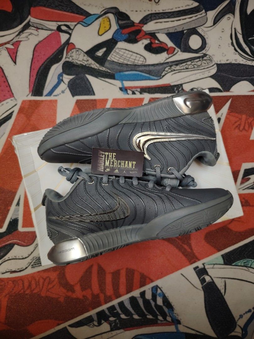 LeBron 21 Cool Grey Size 8 (Category: Sneakers) located in Marikina City. Submitted by tm_harley (Listing ID 1392843160, Image 3). Description: 🚨LeBron 21 Cool Grey Low Size 8 Men's Available ✅4,795 pesos only!! ❌10,295 SRP Send a DM for inquiries 📩 FB: Harley Villa FB Page: The Merchant - Kicks and Collectibles 📌Marikina City Location.