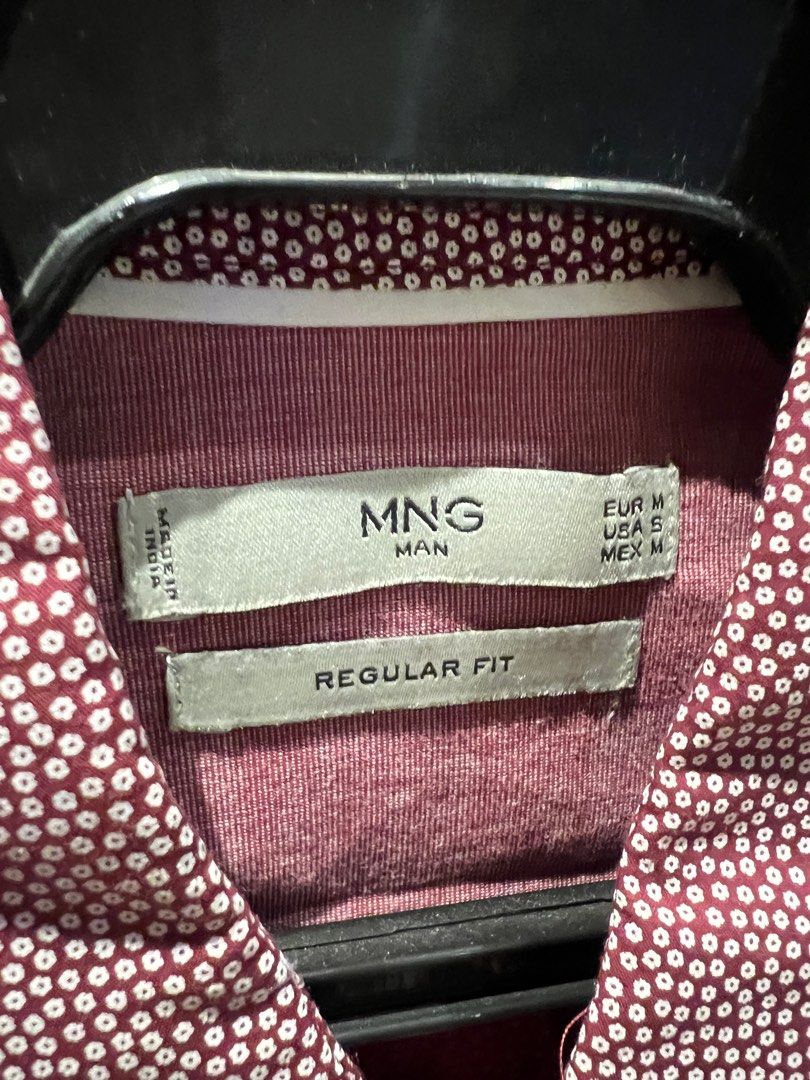 Mango Button Down Polo (Category: Tshirts & Polo Shirts ) located in Mandaluyong City. Submitted by ryansls (Listing ID 1392838902, Image 3). Description: Original 100% Mango Size USA Small Red Pattern Condition: 9.9/10 Used 2x only Slim Fit type.