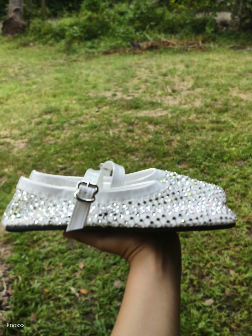 Mary Janes rhinestone sandals (Category: Flats & Sandals) located in Aritao. Submitted by knooxx (Listing ID 1392795184, Image 2). Description: 📌 Brand new 📌 size 24.5 eu39 📌 got this from pasabuy Thailand 📌 bought this 1350 📌 pay today, ship today 📌 super cute in actual.