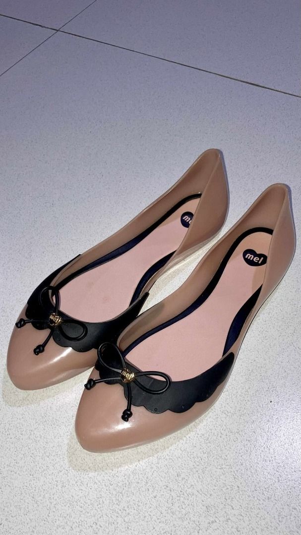 Mel Dreaming II Jelly ballet flats (Category: Flats & Sandals) located in Lopez. Submitted by faireeph (Listing ID 1392860013, Image 1). Description: ₱700 Bought it for ₱2300+ MEL BY MELISSA Mel Dreaming II Jelly ballet flats Size: US 9 / EU 40 Color: Pink.
