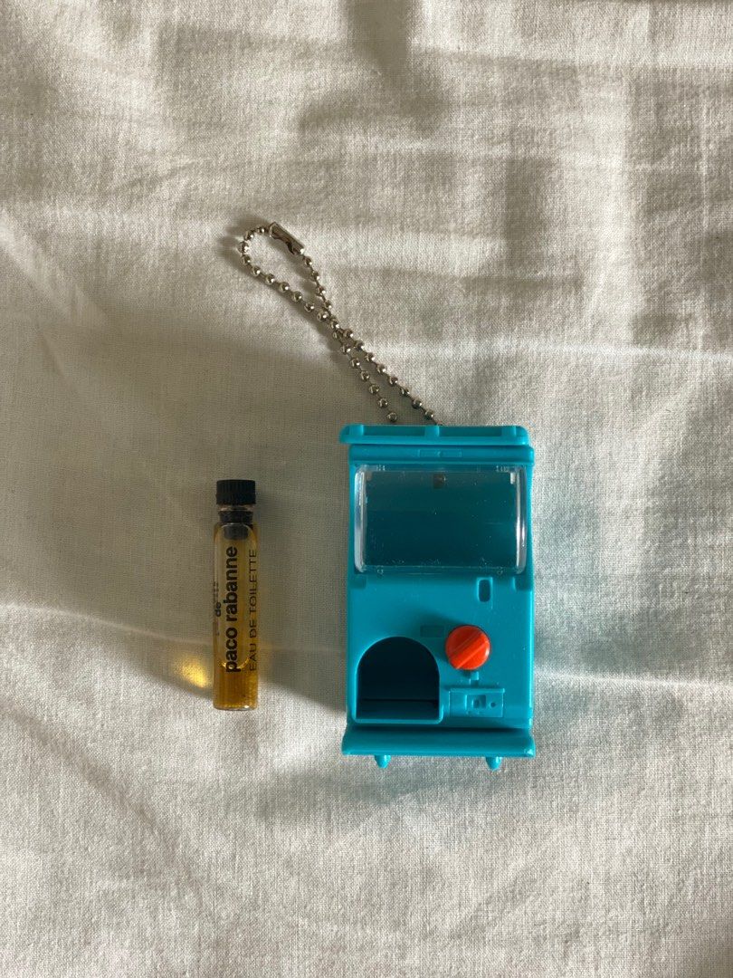 Mini Gachapon Machine Keychain (Category: Character Goods) located in Manila. Submitted by k0pimonster (Listing ID 1392765104, Image 3). Description: Mini Gachapon Machine Keychain from Japan Loc: Brgy. Bagong Ilog, Pasig City.