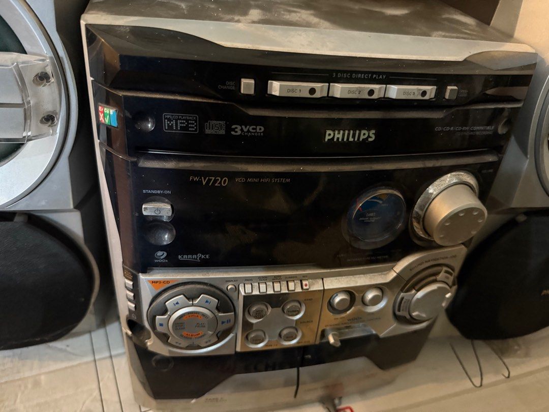 Philips Component (Category: Soundbars, Speakers & Amplifiers) located in Manila. Submitted by aatal (Listing ID 1392706490, Image 1). Description: isang speaker lang gumagana. hindi ko na test un cd at casette player. pero un tuner ok pa. .