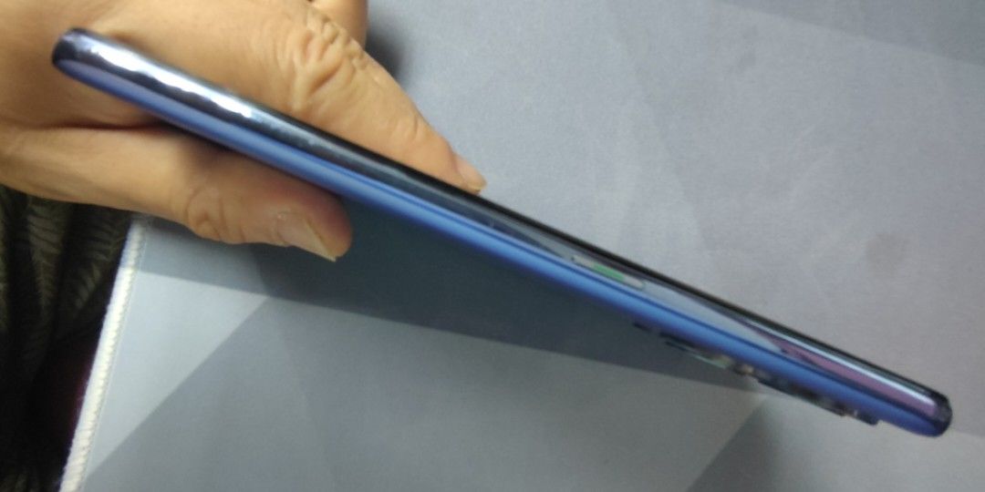 Reno7 5G （分類：OPPO）位於 Hong Kong。 由 stephen2047 提交（商品編號 1392696786，圖片 3）。簡介： 85% 新淨，冇跌過，保養良好，外觀靚仔。 跟保護貼和手機套。。