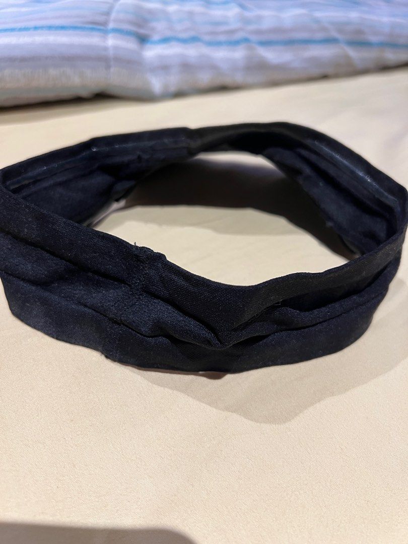 Runnr Running Sun Visor (Category: Other Sports Equipment and Supplies) located in Mandaluyong City. Submitted by ryansls (Listing ID 1392851416, Image 2). Description: Original 100% Runnr Condition: 9.9/10 Never used.