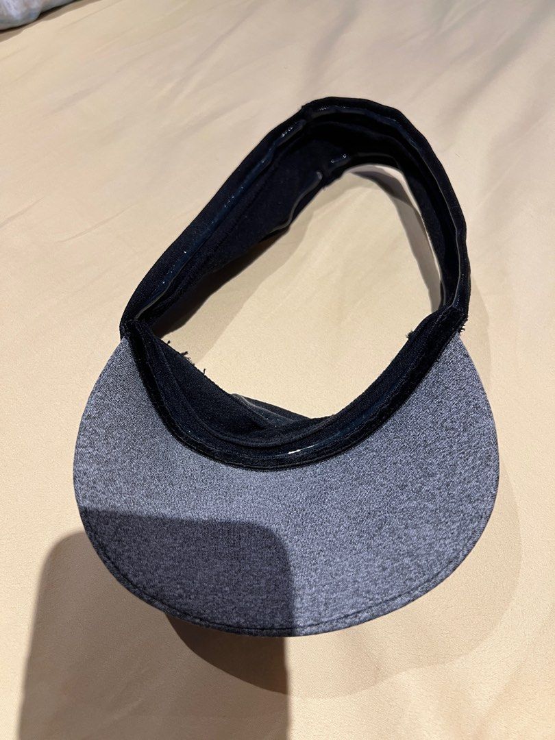 Runnr Running Sun Visor (Category: Other Sports Equipment and Supplies) located in Mandaluyong City. Submitted by ryansls (Listing ID 1392851416, Image 3). Description: Original 100% Runnr Condition: 9.9/10 Never used.
