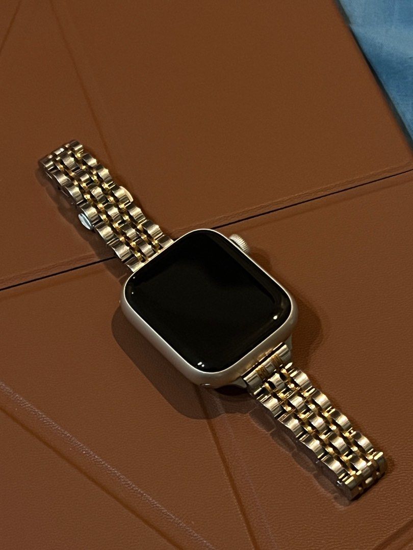 RUSH APPLE WATCH SERIES 9 41MM (Category: Wearables & Smart Watches) located in Manila. Submitted by alexa.dg (Listing ID 1392805649, Image 1). Description: Slightly used apple watch series 9 41mm for sale w/ charging puck (no box) negotiable (sure buyers only please :((( ) Issue: no issues, never been opened, no noticable scratches and dents, perfect condition. RFS: Emergency funds Meetup at: Shipping via lalamove or grab available as well Item 